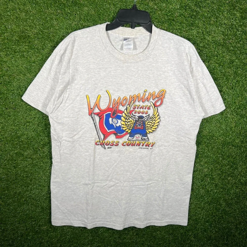 Vintage 2005 Wyoming State Cross Country T-Shirt Mens Large Ash Grey Gildan‎
